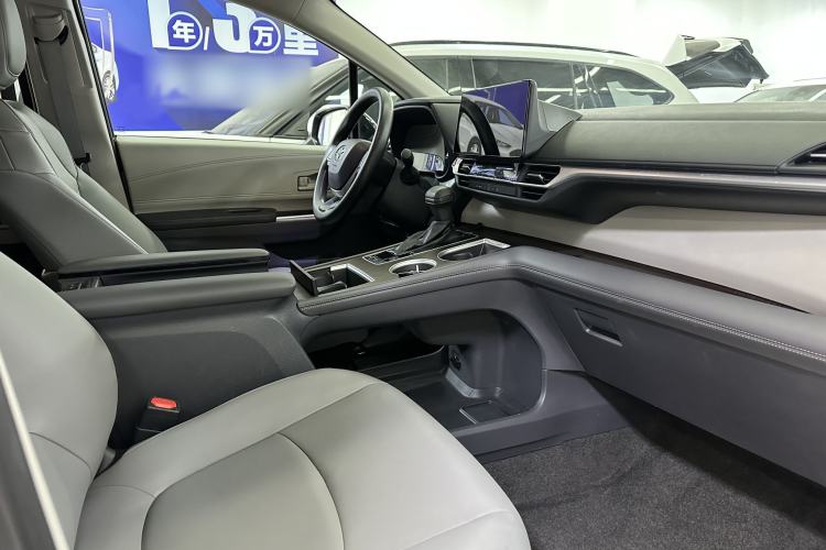 Used Toyota Granvia 2024 2.5L Hybrid Comfort Edition Right Front Seat