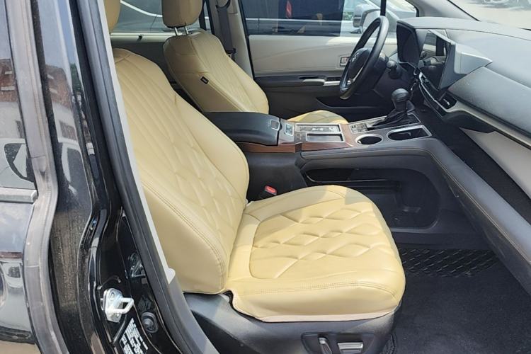 Used Toyota Granvia 2024 2.5L Hybrid Comfort Edition Right Front Seat