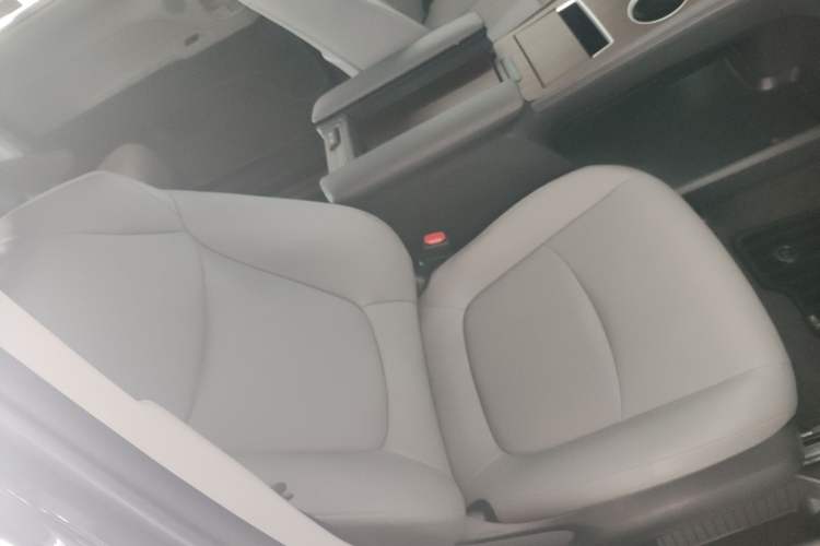 Used Toyota Granvia 2024 2.5L Hybrid Comfort Edition Right Front Seat