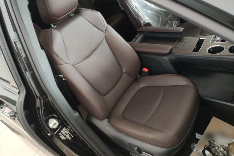 Used Toyota Granvia 2024 2.5L Hybrid Prestige PLUS Four-Wheel Drive Version Right Front Seat