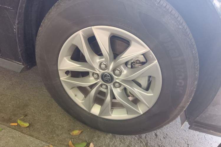 Used Toyota Granvia 2024 2.5L Hybrid Comfort Edition Right Front Wheel Hub