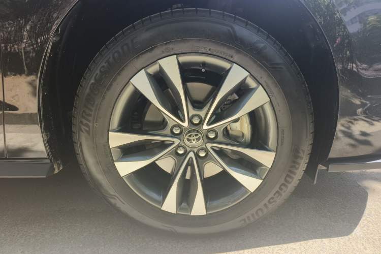 Used Toyota Granvia 2024 2.5L Hybrid Prestige PLUS Four-Wheel Drive Version Right Front Wheel Hub