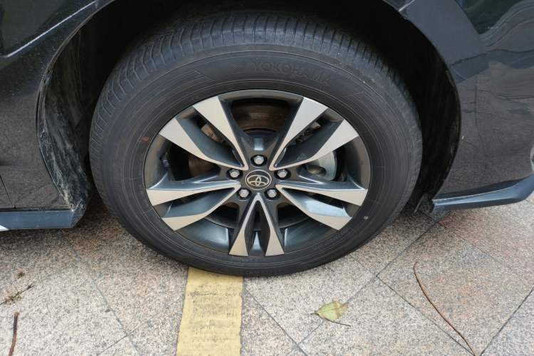 Used Toyota Granvia 2024 2.5L Hybrid Prestige PLUS Four-Wheel Drive Version Right Front Wheel Hub