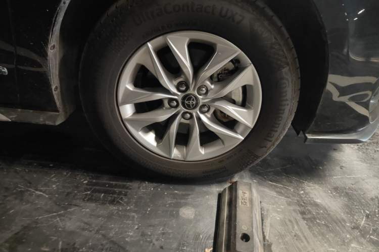 Used Toyota Granvia 2024 2.5L Hybrid Comfort Edition Right Front Wheel Hub