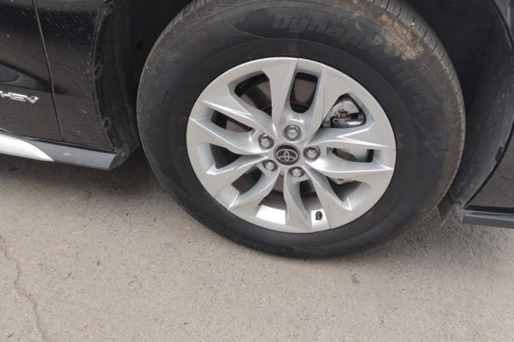 Used Toyota Granvia 2024 2.5L Hybrid Comfort Edition Right Front Wheel Hub