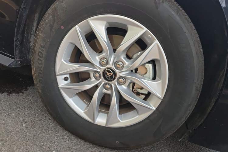 Used Toyota Granvia 2024 2.5L Hybrid Comfort Edition Right Front Wheel Hub