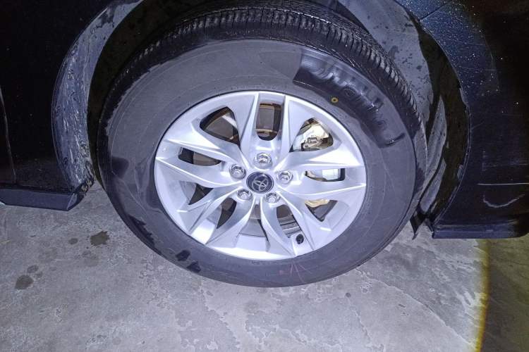 Used Toyota Granvia 2024 2.5L Hybrid Comfort Edition Right Front Wheel Hub