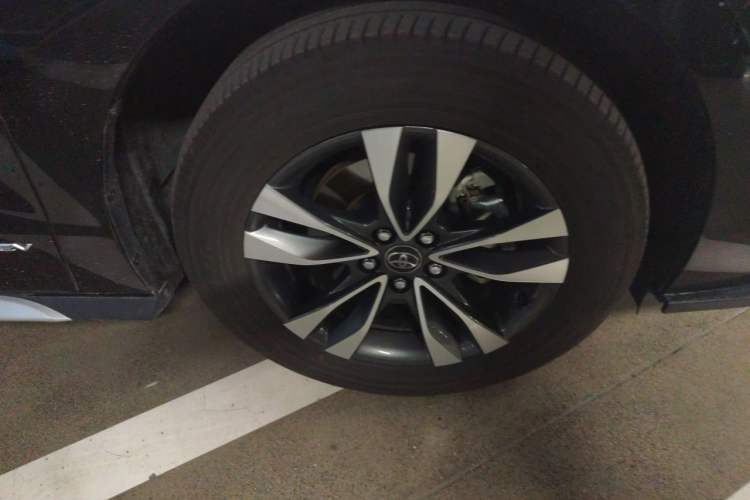 Used Toyota Granvia 2024 2.5L Hybrid Prestige PLUS Four-Wheel Drive Version Right Front Wheel Hub