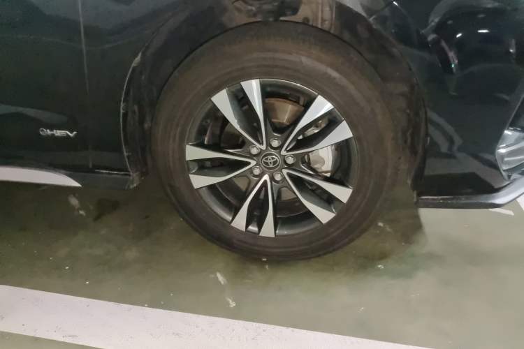Used Toyota Granvia 2024 2.5L Hybrid Prestige PLUS Four-Wheel Drive Version Right Front Wheel Hub