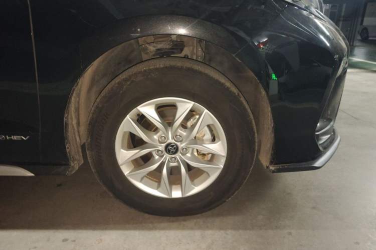 Used Toyota Granvia 2024 2.5L Hybrid Comfort Edition Right Front Wheel Hub