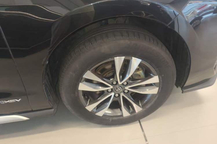 Used Toyota Granvia 2024 2.5L Hybrid Luxury Edition Right Front Wheel Hub