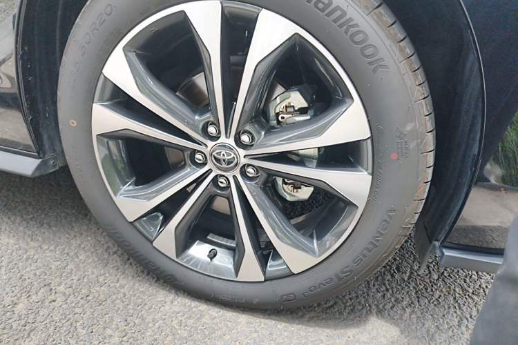 Used Toyota Granvia 2024 2.5L Hybrid Prestige PLUS Edition Right Front Wheel Hub