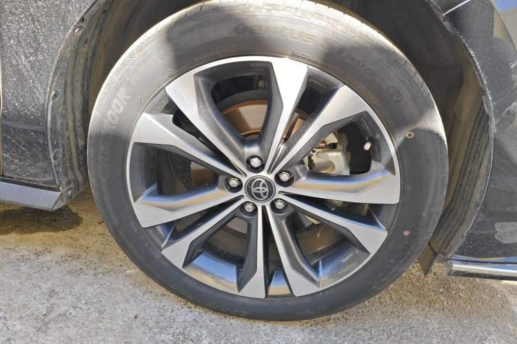 Used Toyota Granvia 2024 2.5L Hybrid Prestige PLUS Edition Right Front Wheel Hub