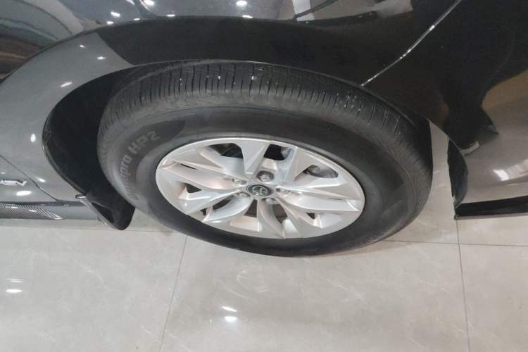 Used Toyota Granvia 2024 2.5L Hybrid Comfort Edition Right Front Wheel Hub