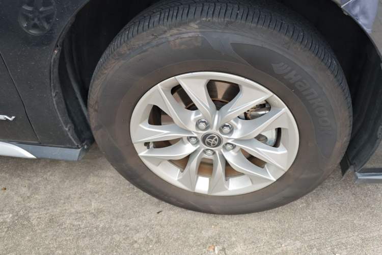 Used Toyota Granvia 2024 2.5L Hybrid Comfort Edition Right Front Wheel Hub