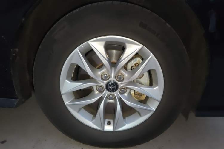 Used Toyota Granvia 2024 2.5L Hybrid Comfort Edition Right Front Wheel Hub