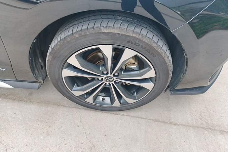 Used Toyota Granvia 2024 2.5L Hybrid Comfort Edition Right Front Wheel Hub