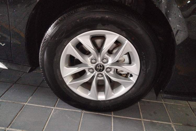 Used Toyota Granvia 2024 2.5L Hybrid Comfort Edition Right Front Wheel Hub