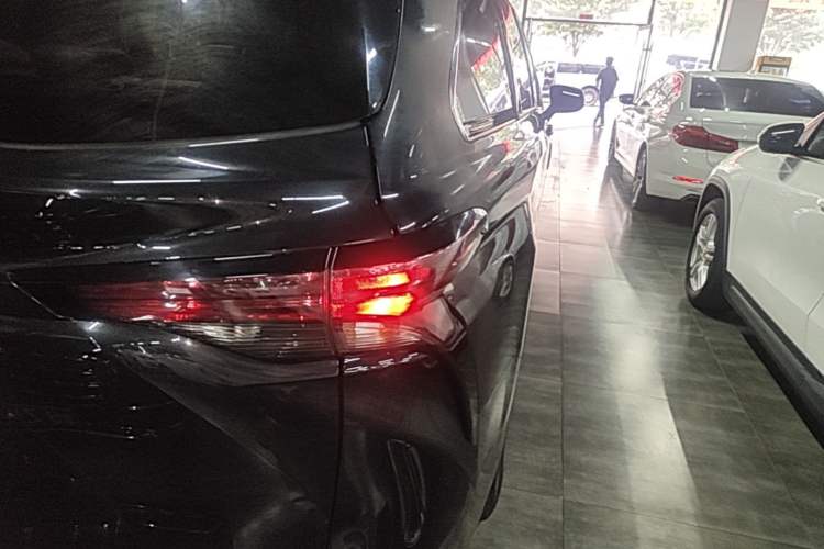 Used Toyota Granvia 2024 2.5L Hybrid Comfort Edition Right Rear Taillight