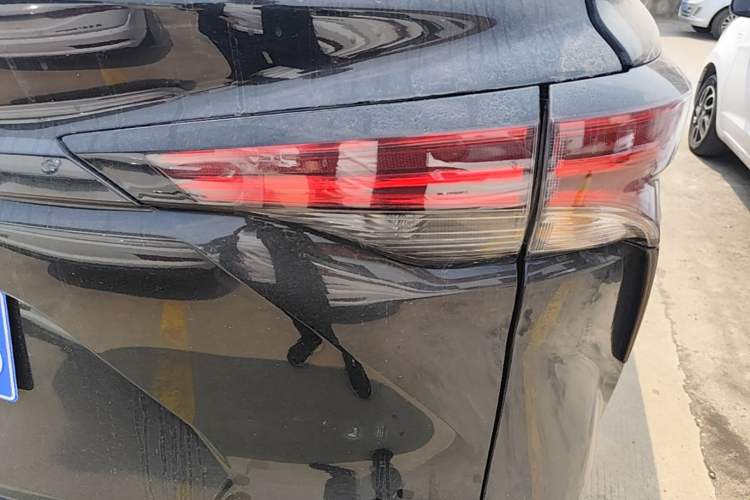 Used Toyota Granvia 2024 2.5L Hybrid Comfort Edition Right Rear Taillight