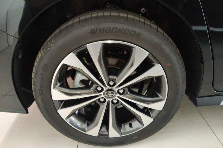 Used Toyota Granvia 2024 2.5L Hybrid Prestige PLUS Edition Right Rear Wheel Hub