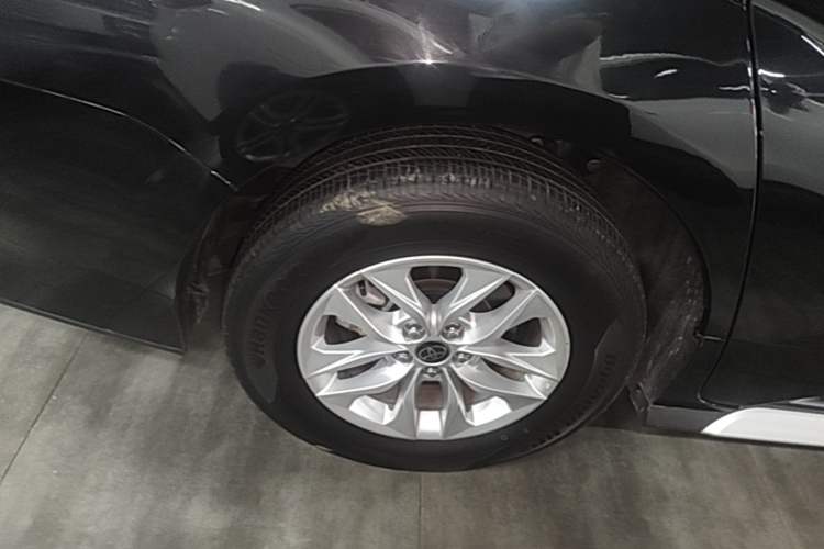 Used Toyota Granvia 2024 2.5L Hybrid Comfort Edition Right Rear Wheel Hub