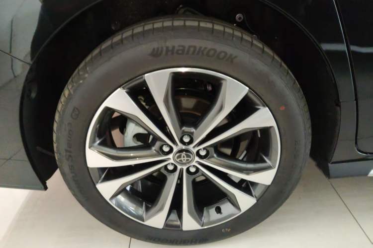 Used Toyota Granvia 2024 2.5L Hybrid Prestige PLUS Edition Right Rear Wheel Hub