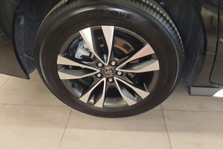 Used Toyota Granvia 2024 2.5L Hybrid Luxury Edition Right Rear Wheel Hub
