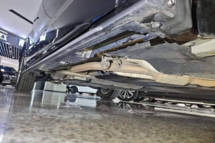 Used Toyota Granvia 2024 2.5L Hybrid Comfort Edition Right Side Sill