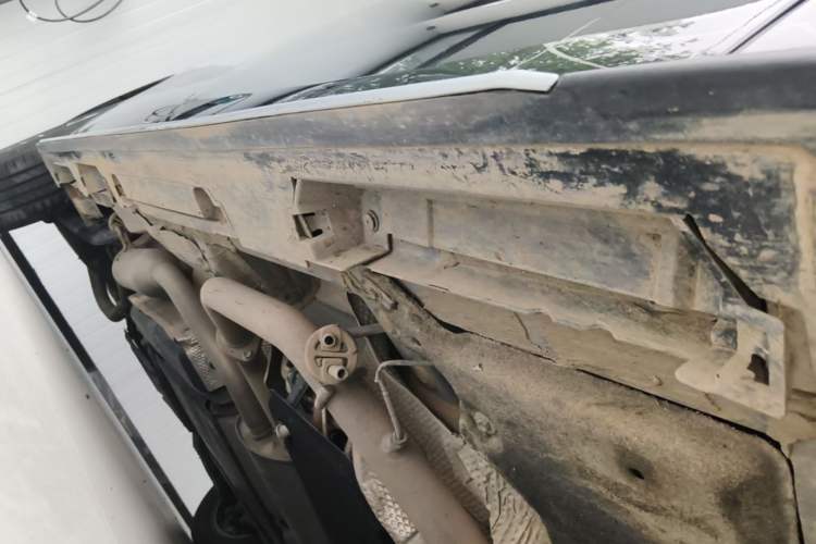 Used Toyota Granvia 2024 2.5L Hybrid Luxury Edition Right Side Sill