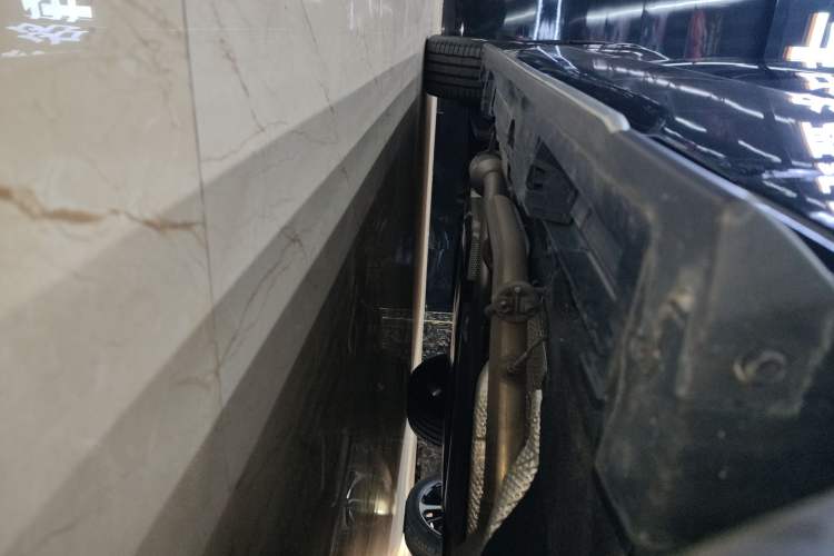 Used Toyota Granvia 2024 2.5L Hybrid Prestige PLUS Edition Right Side Sill