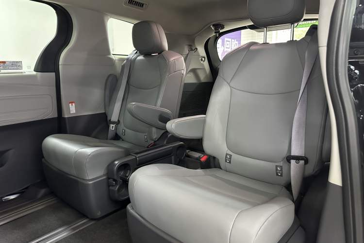 Used Toyota Granvia 2024 2.5L Hybrid Comfort Edition Roof