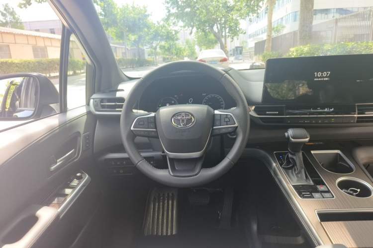 Used Toyota Granvia 2024 2.5L Hybrid Prestige PLUS Four-Wheel Drive Version Steering Wheel