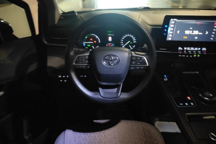 Used Toyota Granvia 2024 2.5L Hybrid Comfort Edition Steering Wheel