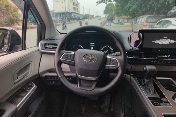 Used Toyota Granvia 2024 2.5L Hybrid Comfort Edition Steering Wheel