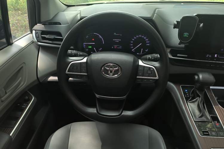 Used Toyota Granvia 2024 2.5L Hybrid Comfort Edition Steering Wheel