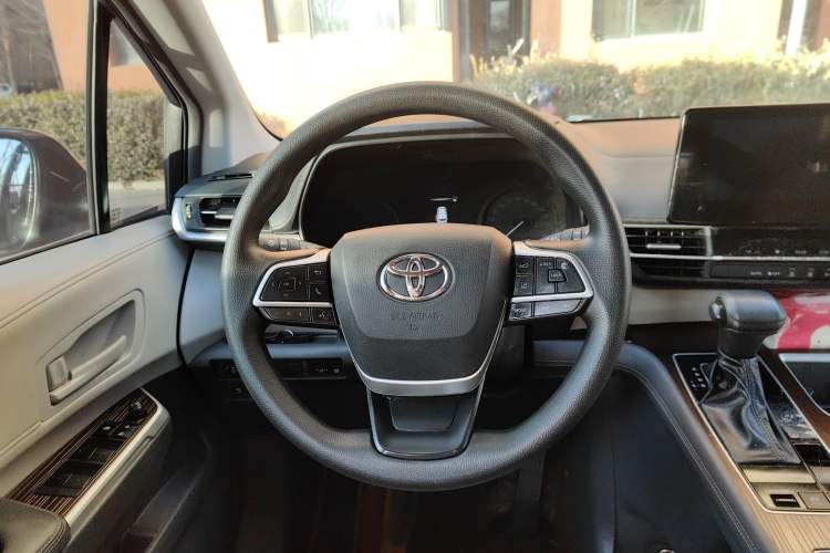 Used Toyota Granvia 2024 2.5L Hybrid Comfort Edition Steering Wheel