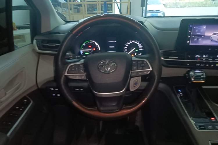 Used Toyota Granvia 2024 2.5L Hybrid Comfort Edition Steering Wheel
