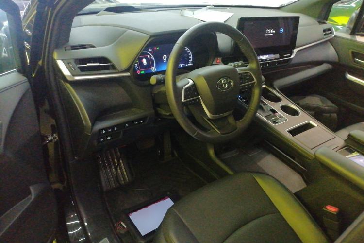 Used Toyota Granvia 2024 2.5L Hybrid Prestige PLUS Four-Wheel Drive Version Steering Wheel