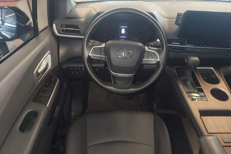 Used Toyota Granvia 2024 2.5L Hybrid Luxury Edition Steering Wheel