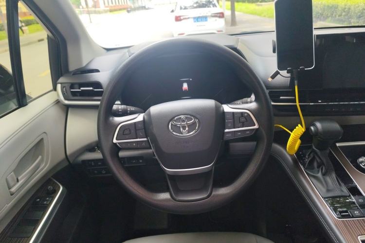 Used Toyota Granvia 2024 2.5L Hybrid Comfort Edition Steering Wheel