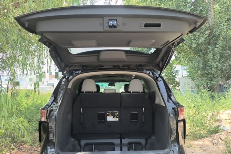 Used Toyota Granvia 2024 2.5L Hybrid Comfort Edition Trunk