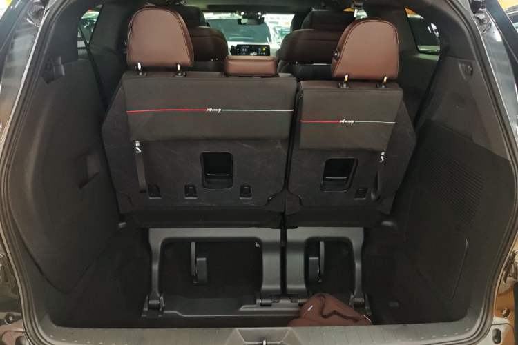 Used Toyota Granvia 2024 2.5L Hybrid Prestige PLUS Four-Wheel Drive Version Trunk