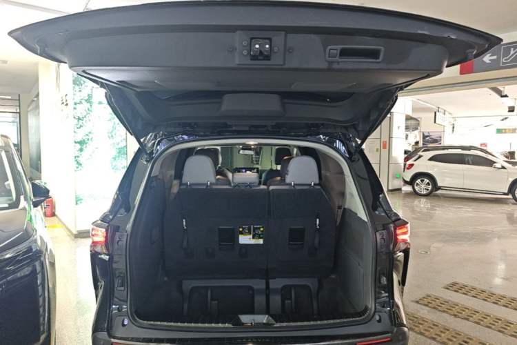Used Toyota Granvia 2024 2.5L Hybrid Comfort Edition Trunk