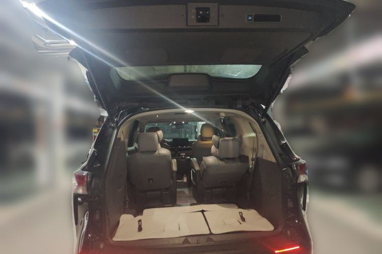 Used Toyota Granvia 2024 2.5L Hybrid Comfort Edition Trunk