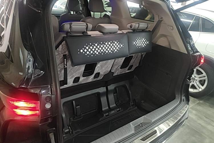 Used Toyota Granvia 2024 2.5L Hybrid Comfort Edition Trunk