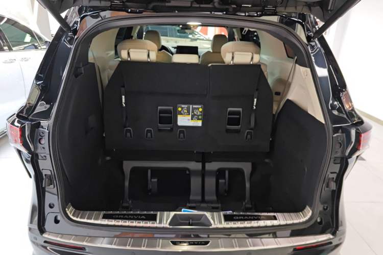 Used Toyota Granvia 2024 2.5L Hybrid Prestige ULTRA Edition Trunk