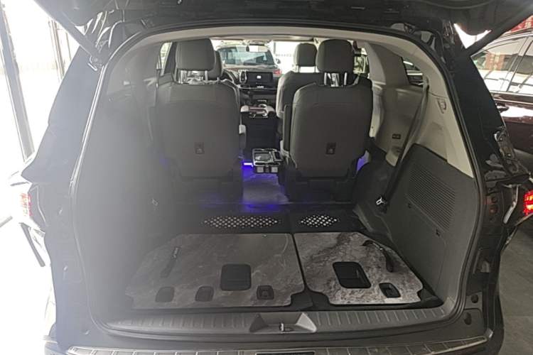 Used Toyota Granvia 2024 2.5L Hybrid Comfort Edition Trunk