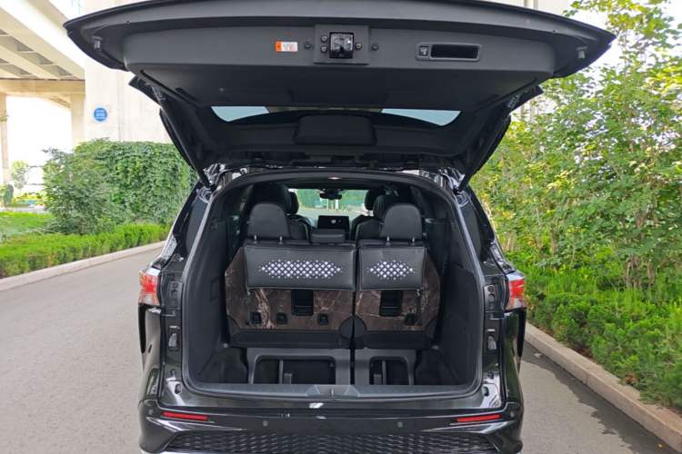 Used Toyota Granvia 2024 2.5L Hybrid Prestige PLUS Edition Trunk