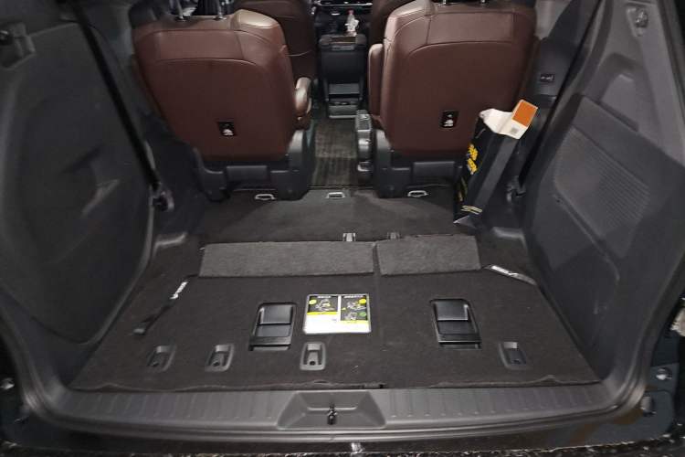 Used Toyota Granvia 2024 2.5L Hybrid Prestige PLUS Four-Wheel Drive Version Trunk